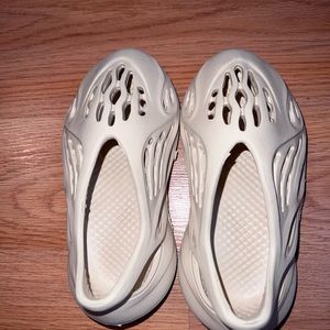 NOT authentic Yezzy slides